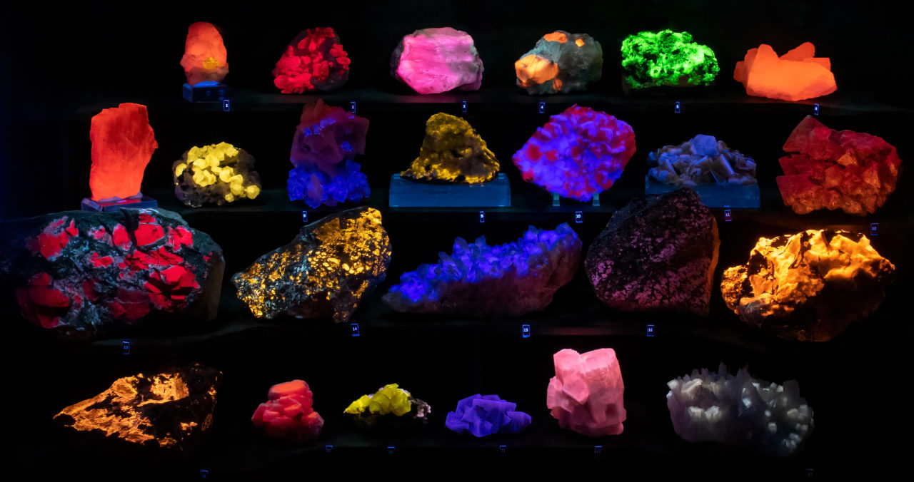 Fluorescent Display - The Fluorescent Mineral Society