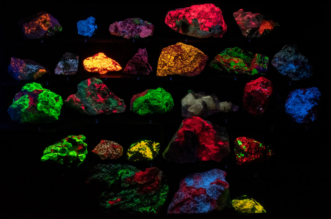 Fluorescent Display - The Fluorescent Mineral Society